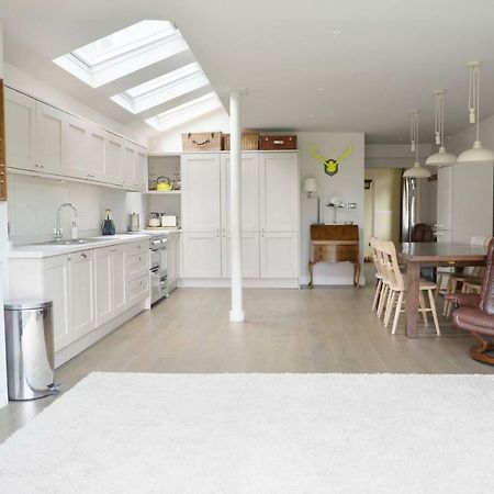 Summer House Thames Ditton Exterior foto